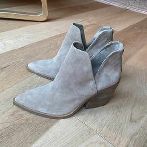 Vince Camuto Gigietta Bootie FOXY SUEDE Size 8.5 M